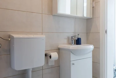 Apartment Semi - One Bedroom Apartment with T...