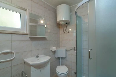 Holiday Home Blossom - Four Bedroom Holiday H...