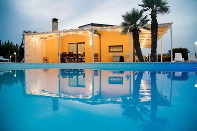 Villa mit privatem Pool und Klimaanlage