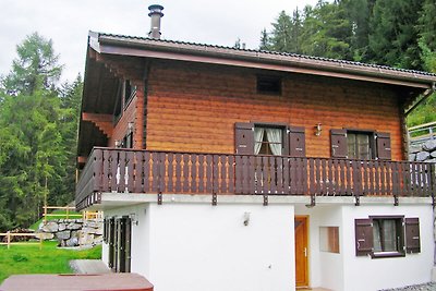 Luxe Chalet in Riddes met Jacuzzi