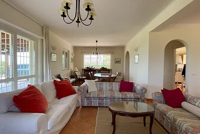 Geräumiges Ferienhaus in Lapedona mit Garten