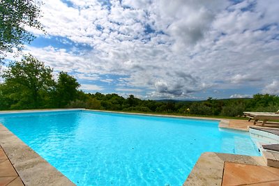 Ländliche Villa mit beheiztem Schwimmbad groß...