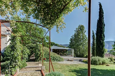 Geräumiges Ferienhaus in Oppede mit...