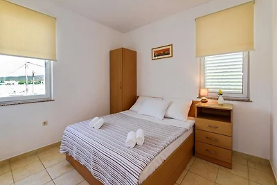 Geräumiges Apartment in Sukošan mit Balkon