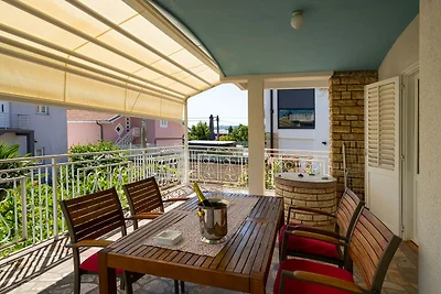 Villa con piscina a sfioro, spa