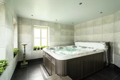 Luxuriöses Ferienhaus mit Whirlpool und Sauna