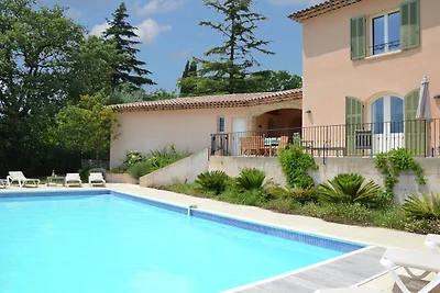 Villa moderna con piscina privata a Cabris