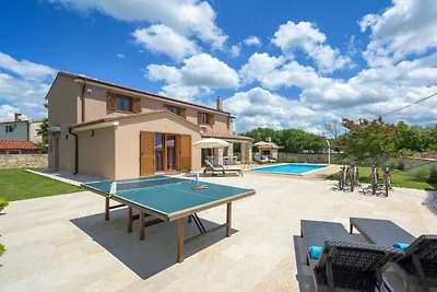 Villa in Tinjan met zwembad