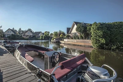 Beautiful house with jetty near IJsselmeer