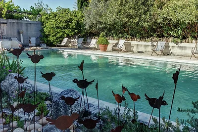 Spazioso Cottage a Oppede con Piscina