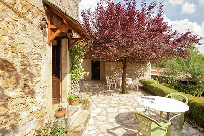 Idyllisches Cottage mit Terrasse in Roziers