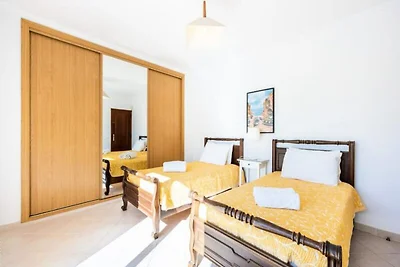 Villa in Galé mit Pool nahe São Lourenço