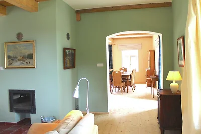 Comoda casa vacanze a Milire con foresta nell...