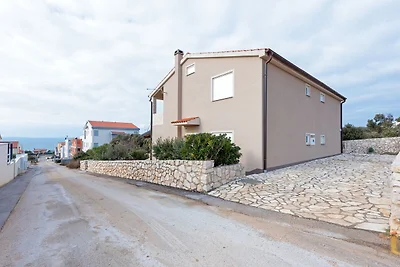 Moderna casa vacanze a Mandre con barbecue