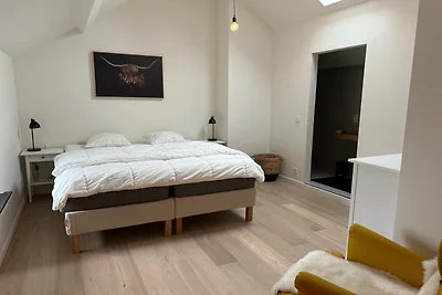 Luxusvilla mit Garten und Seilrutsche