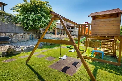 Villa in Tinjan mit Schwimmbecken
