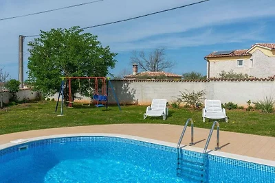 Casa de vacaciones en Kaštelir con piscina.