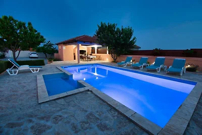 Ferienhaus mit Pool in Visocane