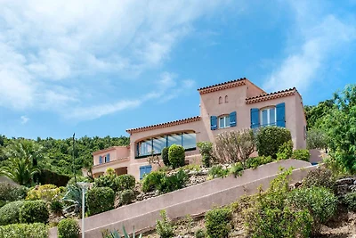 Luxuriöse Villa in Les Issambres mit Swimming...