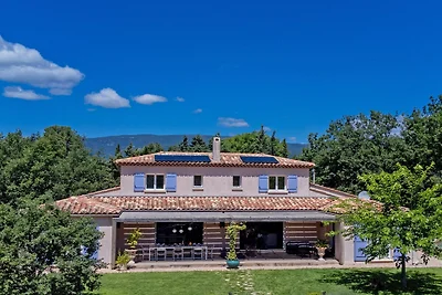 Moderne Villa in Tourrettes mit Swimmingpool