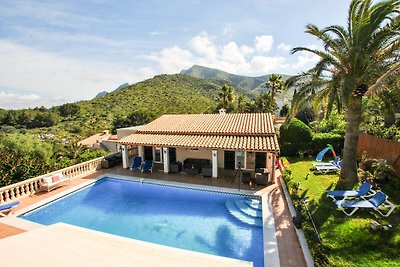 Sea-view Villa in Alcúdia with Private Pool