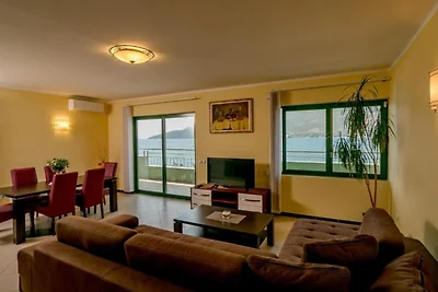 Amor Residence - Two Bedroom Apartment with T...