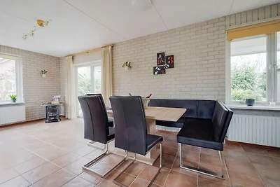 Bel bungalow a Beek con vasca idromassaggio