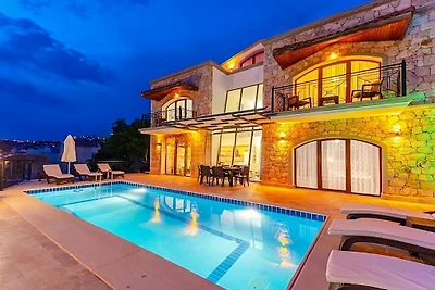 Villa in Kalkan mit Schwimmbecken