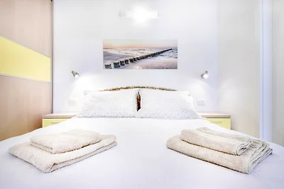 Apartments Gracin - Studio Apartment with Ter...