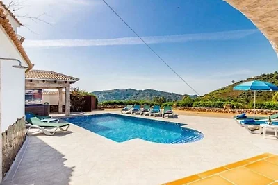 Geräumige Villa mit privatem Pool