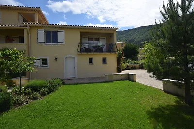 Apartment in Montbrun-Les-Bains mit Garten
