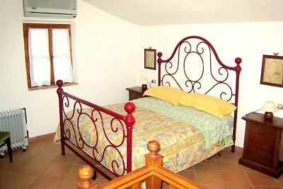 Vrijstaand landhuis in Toscane met boomgaard
