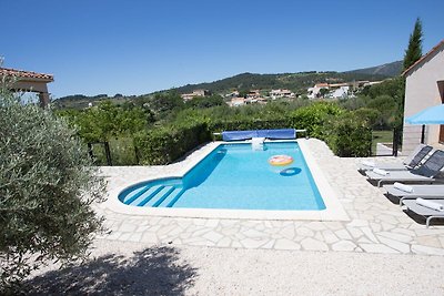 Villa moderna con piscina privata