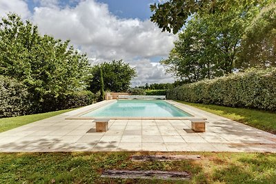 Modernes Ferienhaus mit Swimmingpool