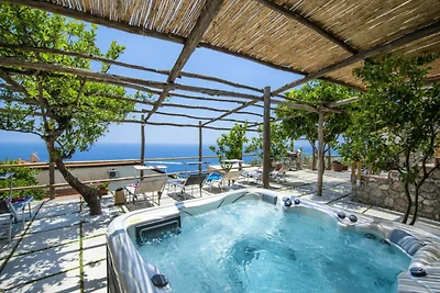 Villa a Praiano con vista mare e jacuzzi