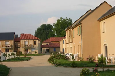 Casa colorata in una zona ricca di castelli a...