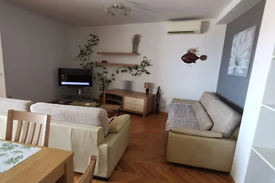 Three Bedroom Apartment with Terrace and Sea...
