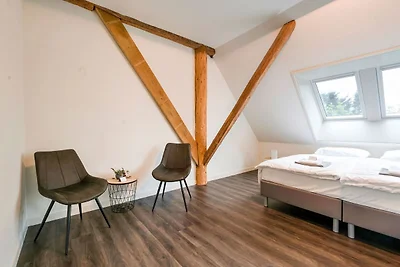 Boerderij in Noardburgum met sauna en hottub