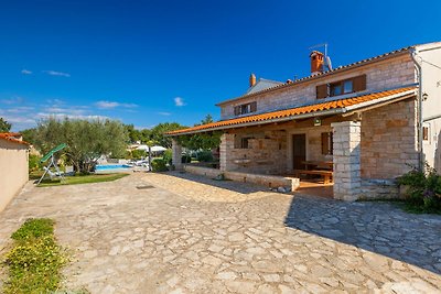 Boutique-Ferienhaus mit Pool in Šegotici