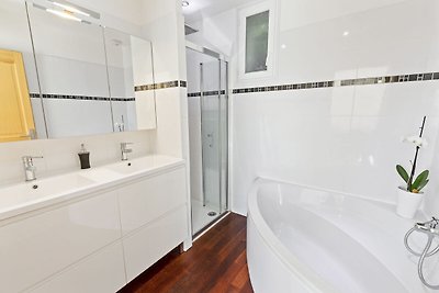 Modern vakantiehuis met privé zwembad