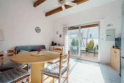 Lichtrijke plek vlakbij de havenpromenade