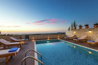 Villa in Arkadi mit Panoramapool