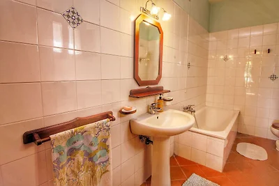 Attraente villa con piscina
