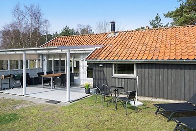 Gemütliches Ferienhaus in Nexø nahe des Stran...