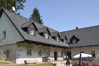 Moderno appartamento con piscina a Vidochov