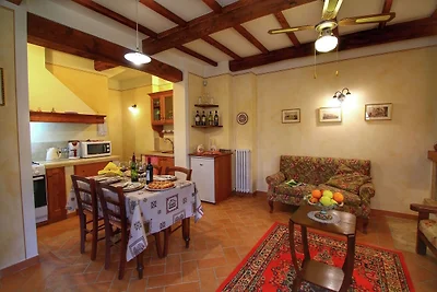 Üppige Wohnung in Lucignano mit Pool