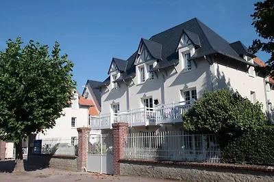 Schöne Wohnung im lokalen Stil