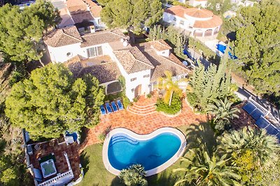 Luxuriöse Villa mit privatem Pool und Jacuzzi...