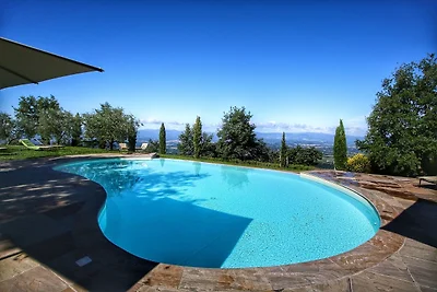Maestosa casa colonica con piscina