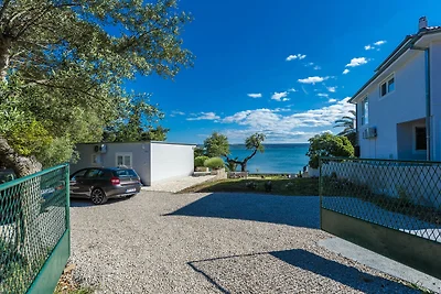Moderne Villa in Maslenica mit Swimmingpool
